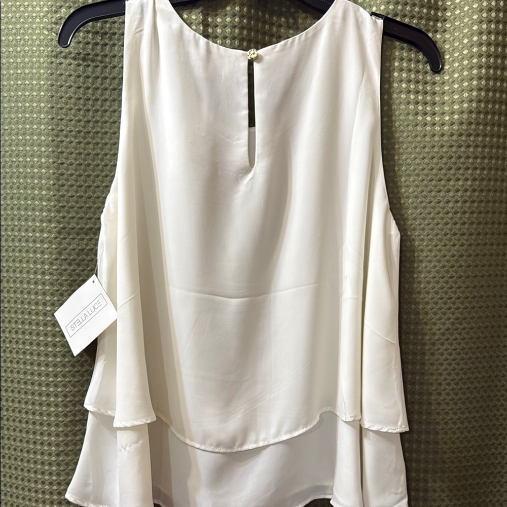 Elegant White Sleeveless Top - Picture 4 of 4